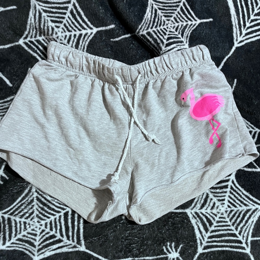 grey shorts 🖤